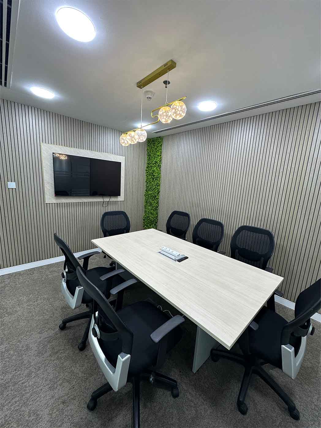Meeting room available to tenants